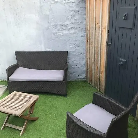Petite Maison Chaleureuse Avec Terrasse - 2etoiles