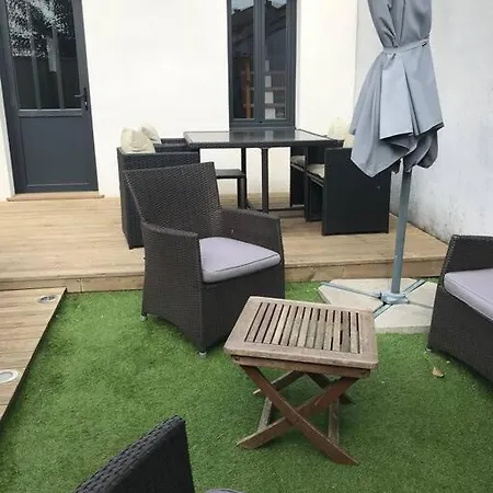 Petite Maison Chaleureuse Avec Terrasse - 2etoiles Rochefort (Charente-Maritime)
