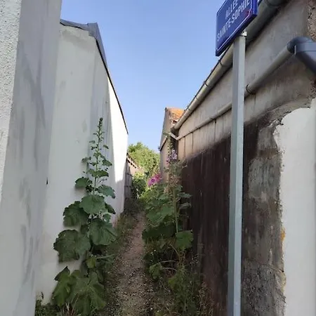 Dom wakacyjny Petite Maison Chaleureuse Avec Terrasse - 2etoiles Rochefort (Charente-Maritime)