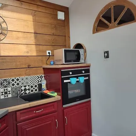 Petite Maison Chaleureuse Avec Terrasse - 2etoiles * Rochefort (Charente-Maritime)