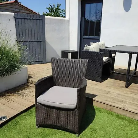 Petite Maison Chaleureuse Avec Terrasse - 2etoiles Rochefort (Charente-Maritime)